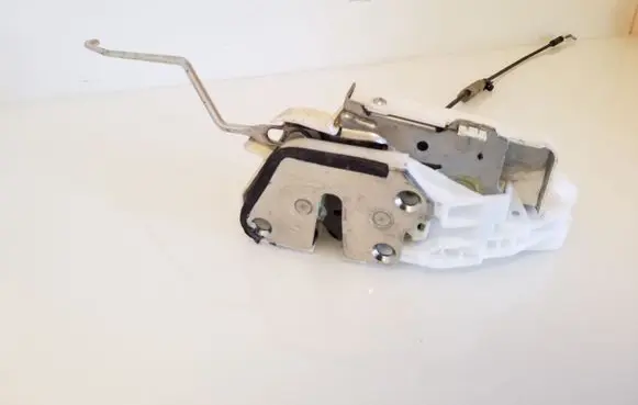 Mitsubishi Pajero Front door lock