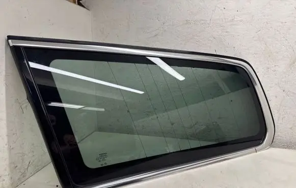 Volvo XC70 Rear side window 30716752