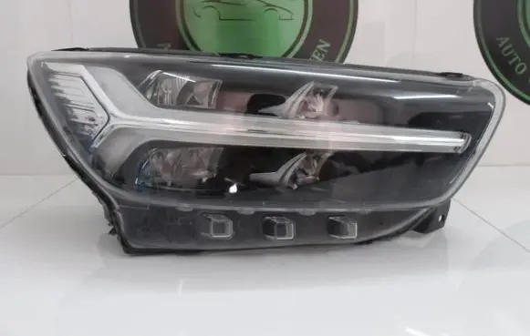 Volvo XC40 Headlight/headlamp 31655636