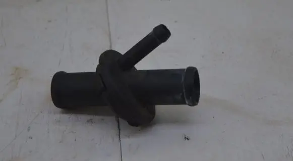Mercedes-Benz E W210 Engine coolant pipe/hose 2108320015