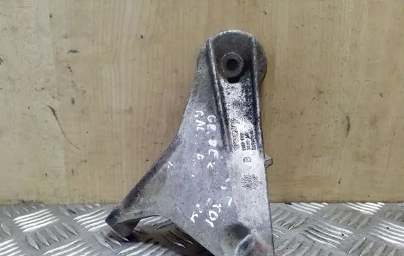 Volvo S70 V70 V70 XC Engine mounting bracket 1397889