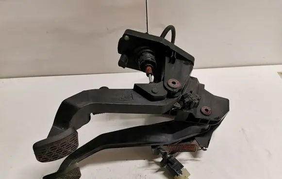 Mercedes-Benz B W245 Brake pedal A1692901301