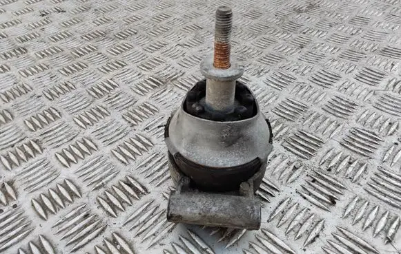 Opel Zafira A Engine mount bracket 24427641