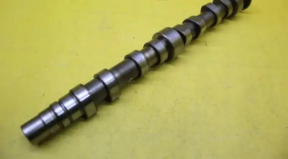 Volkswagen Polo IV 9N3 Camshaft 