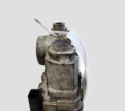 Volkswagen Up Throttle valve 04C133062D