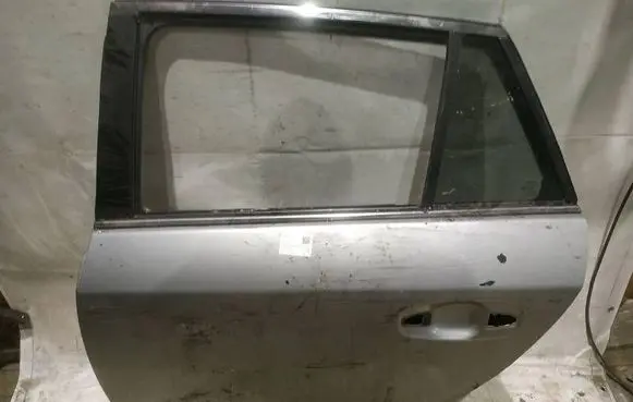 Toyota Avensis T270 Rear door PILKOS