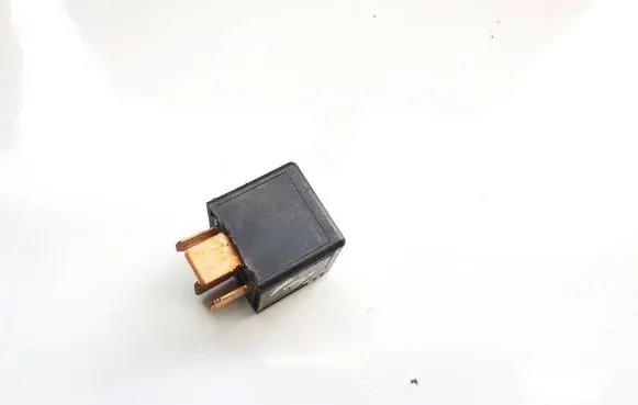 Opel Tigra A Other relay 32610022 v23134-j57-x117