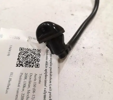 Toyota Auris 150 Windshield washer spray nozzle