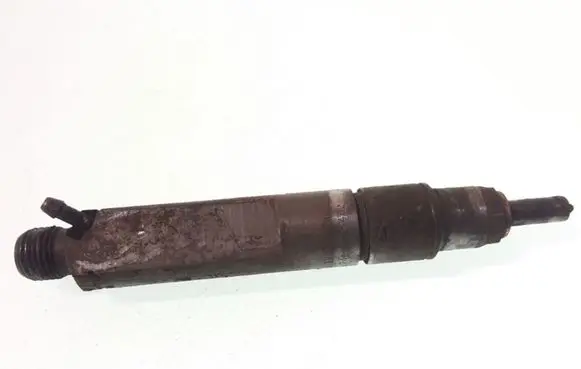 Volkswagen Golf III Fuel injector 028130201G