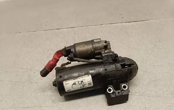 BMW X3 F25 Starter motor 8570383