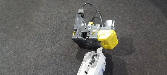 Volvo S80 Front door lock 9141702