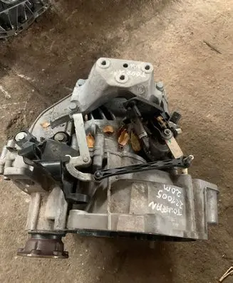 Volkswagen Touran III Manual 6 speed gearbox FM6C90010999 UET