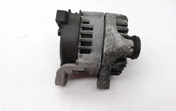 BMW 3 E90 E91 Generator/alternator 8507624