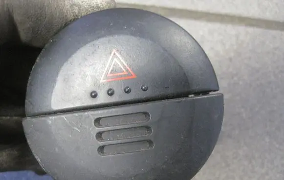 Nissan X-Trail T30 Hazard light switch 06016