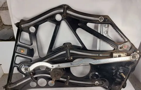 Mercedes-Benz E W124 Rear door manual window regulator 