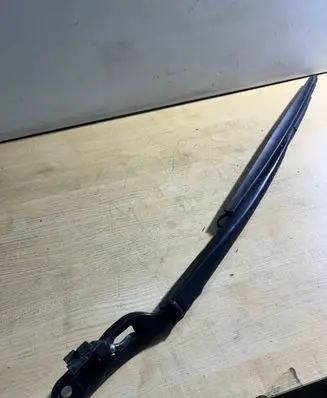 BMW 7 E65 E66 Front wiper blade arm 7144075