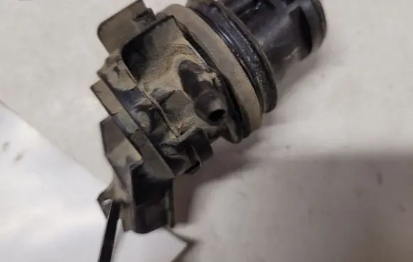 Mazda 6 Windscreen/windshield washer pump 8603102451