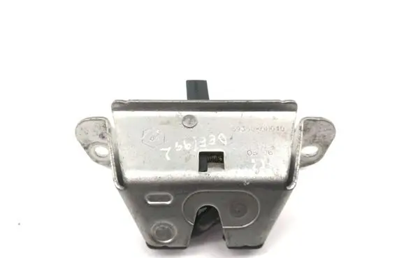 Toyota Aygo AB10 Tailgate/trunk/boot lock/catch/latch 693500H010