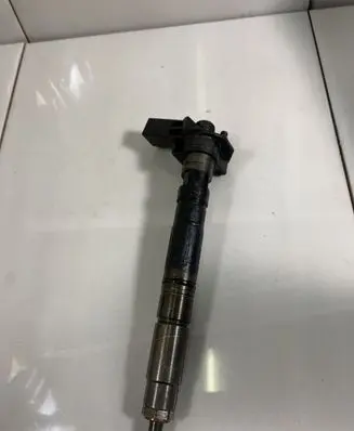 Audi A6 S6 C6 4F Fuel injector 03L130277