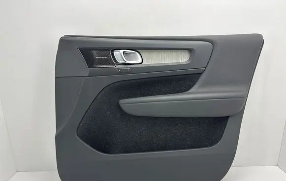 Volvo XC40 Front door card panel trim