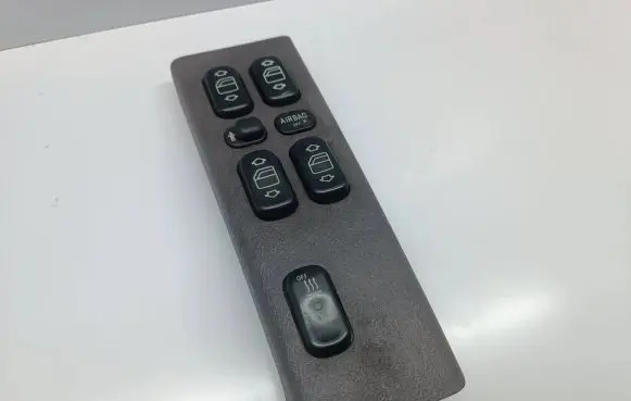 Mercedes-Benz A W168 Electric window control switch 1688202810 03753200 1638202810