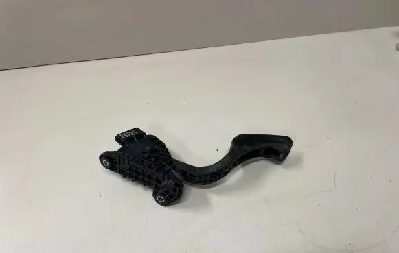 Toyota Prius (XW20) Accelerator throttle pedal 7812047050 1988003200