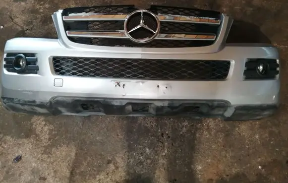 Mercedes-Benz GL X164 Front bumper 
