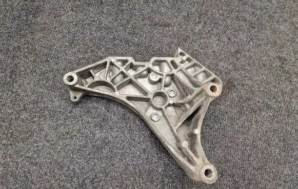 Volkswagen PASSAT B7 Engine mounting bracket 03L199207