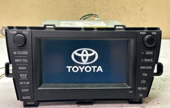 Toyota Prius (XW30) Radio/CD/DVD/GPS head unit 8612047410 8611360V840 FX0A500519