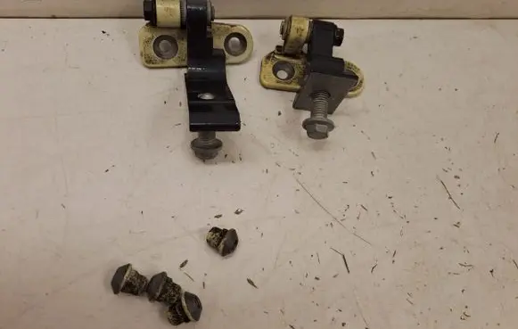 Rear door hinge set