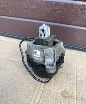 BMW X7 G07 Engine mount bracket 9429397