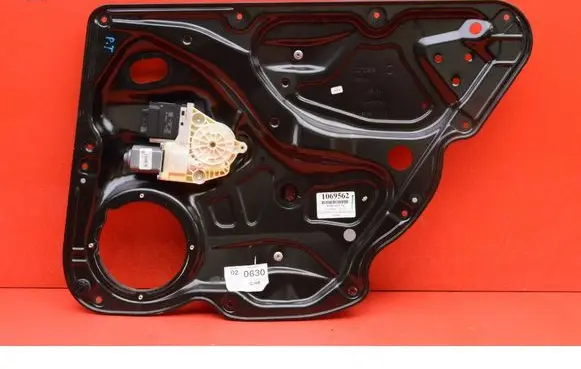 Volkswagen PASSAT CC Rear door window regulator with motor 3AA839756