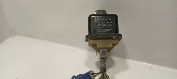 Toyota Land Cruiser (BJ70) Glow plug pre-heat relay 2861054090