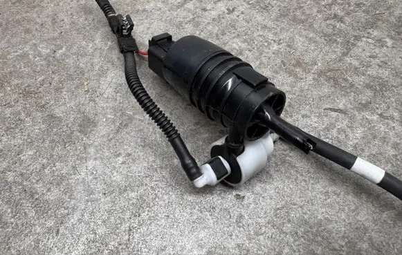 BMW i3 Windscreen/windshield washer pump 7388349