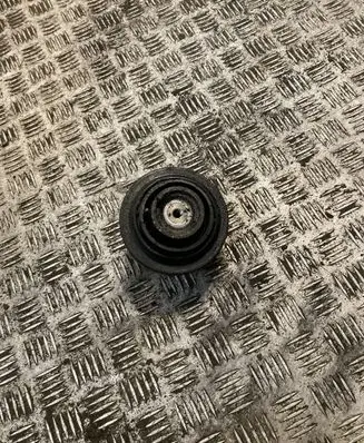 Engine mount bracket