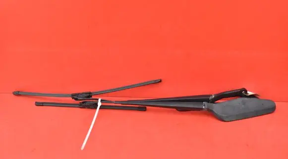 Nissan Almera Tino Front wiper blade arm