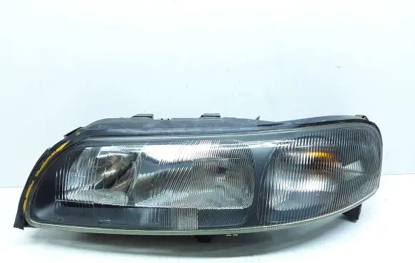 Volvo V70 Headlight/headlamp 8693547