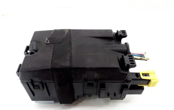 Peugeot 208 Fuse module 9806192580
