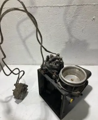 Audi 100 200 5000 C3 Fuel distributor 0438121007 035133353AL