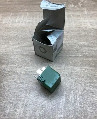 Mercedes-Benz E C207 W207 Other relay 0009828523 A0009828523