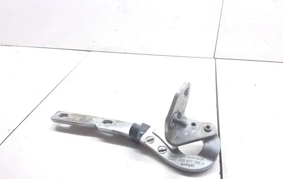 Audi A2 Tailgate/trunk/boot hinge 8Z0827299A