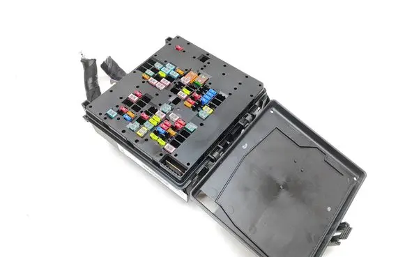 Ford Escape IV Fuse module AX6T14D068NAA 17F020J6E4 032622