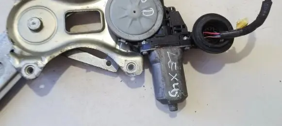 Lexus IS 200-300 Front door window regulator motor 8571058010 85710-58010