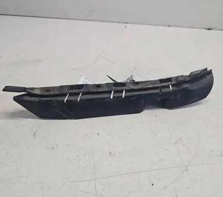 Front bumper mounting bracket