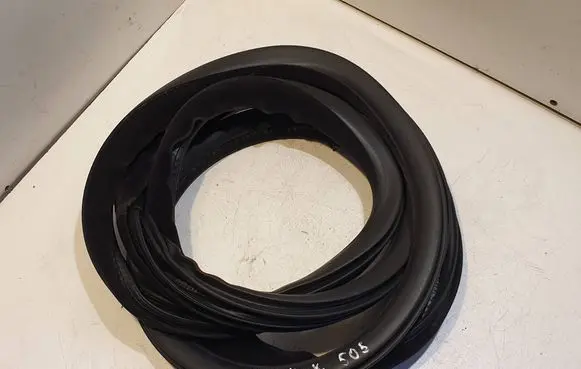 Volvo V70 Rear door rubber seal (on body)