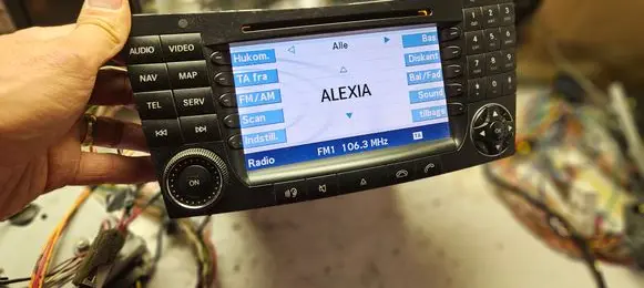 Mercedes-Benz CLS C219 Radio/CD/DVD/GPS head unit A2118700089 BE7039 BECKER
