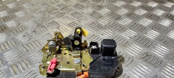 Chrysler PT Cruiser Front door lock