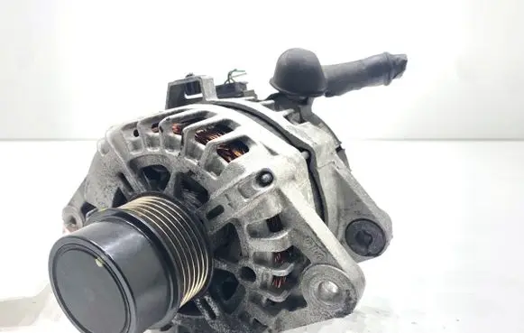 Hyundai Tucson TL Generator/alternator 373002B960
