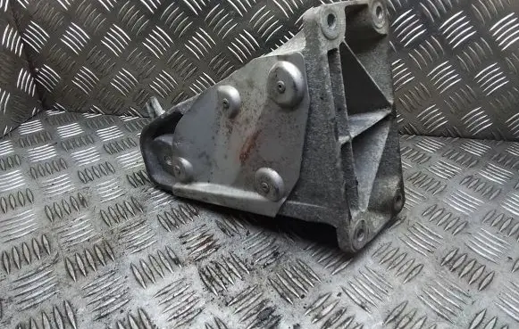 BMW 5 E60 E61 Engine mounting bracket 6761112 676111204 22116761112