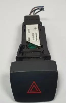 Mazda 2 Hazard light switch D651664H0